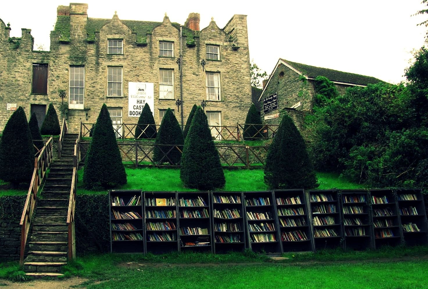 Le 10 librerie più belle dove trascorrere la notte di halloween Librerie belle ed originali