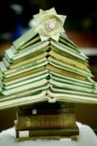 book-christmas-tree-green-200x300