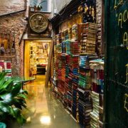 Acqua Alta, la fantastica libreria indipendente di Venezia 3 133318323 f75afbc5 2542 4629 a7ff 523ebf16b80f