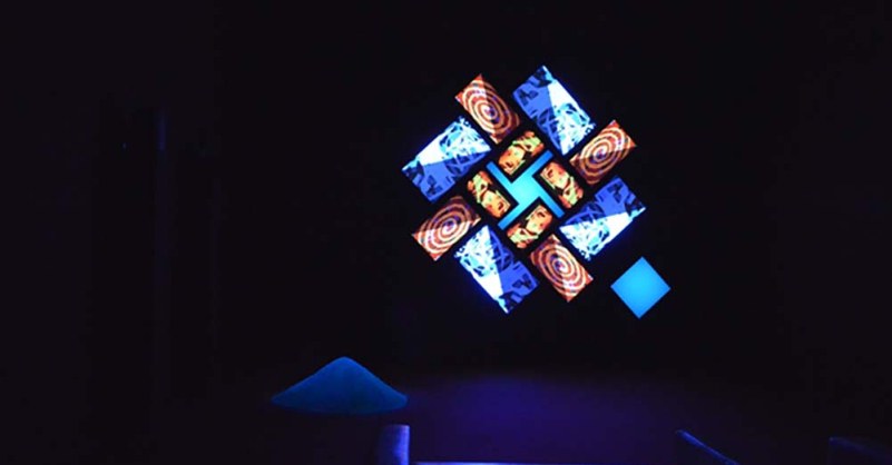 Brian Eno, a Bari in scena il fascino ipnotico dei suoi "light paintings"