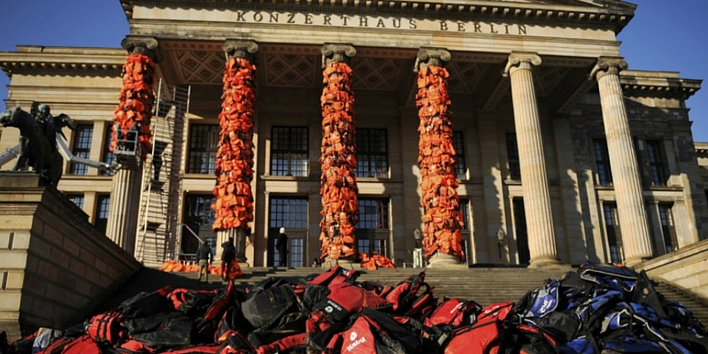 A Berlino l'istallazione temporanea di Ai Weiwei sui profughi