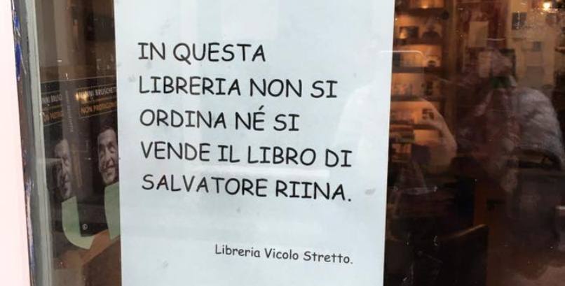 Catania, la libreria Vicolo Stretto si rifiuta di vendere il libro di Salvatore Riina 