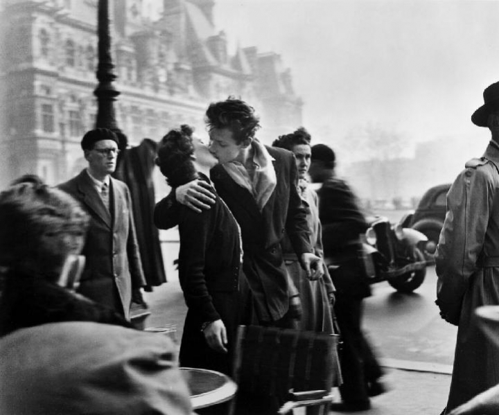 “Il bacio davanti all'hotel De Ville” di Robert Doisneau