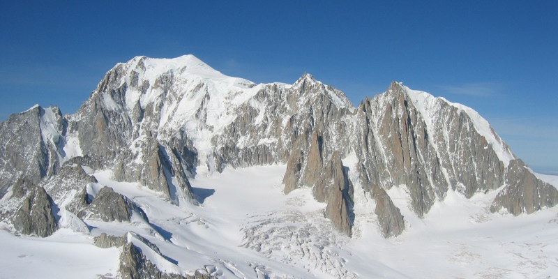 Pericolo scampato sul Monte Bianco dopo la notte di paura dei turisti bloccati nelle seggiovie
