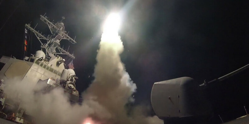 Siria, Trump lancia 59 missili da navi Usa sulla base dell'attacco chimico