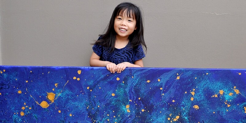 Cassie Swirls, la bambina che fa beneficenza con la sua arte