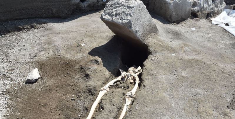 Trovato un nuovo scheletro negli scavi di Pompei