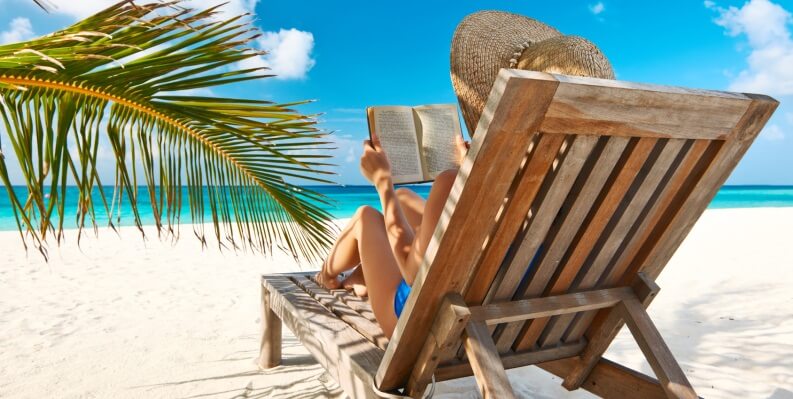 Le biblioteche in spiaggia, per leggere sotto l'ombrellone