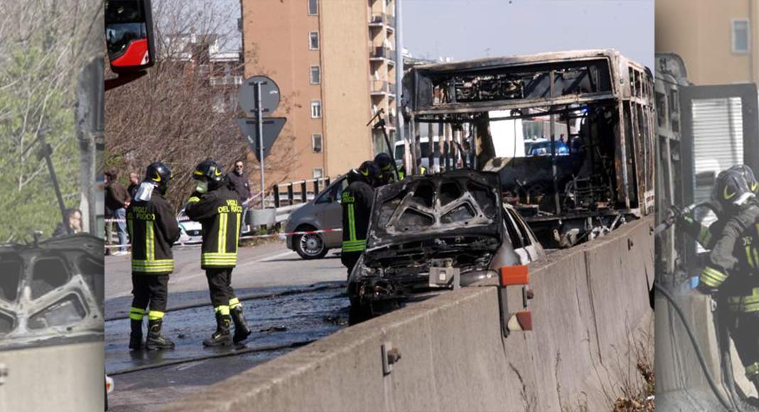 Autobus in fiamme a San Donato Milanese, un ragazzino con una telefonata ha dato l'allarme