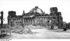 Bundesarchiv Bild 183 V00397 Berlin zerstörter Reichstag