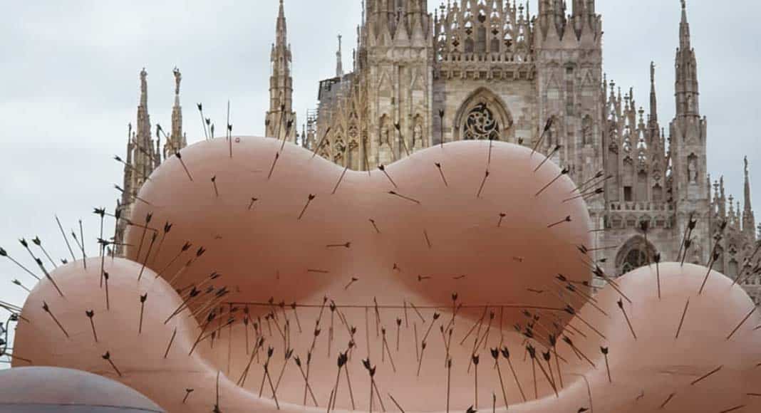 "Maestà sofferente" di Gaetano Pesce, l'installazione criticata dal movimento femminista