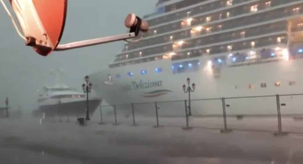 A Venezia una nave da crociera sbanda e si rischia un incidente. Questa storia deve finire