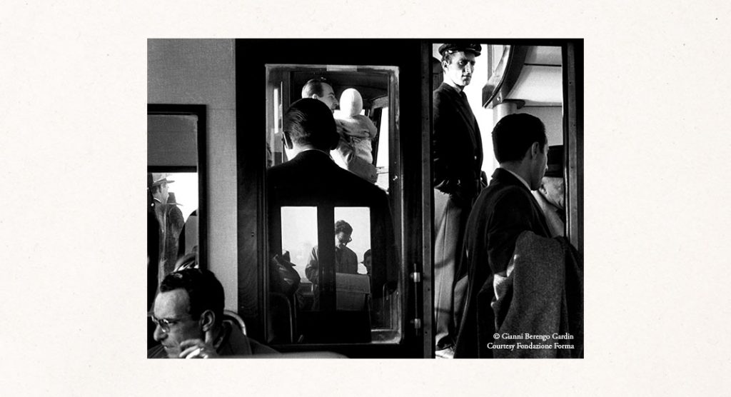 "Come in uno specchio", la mostra di fotografia per celebrare i 90 anni di Berengo Gardin