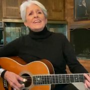 Joan Baez canta "Un mondo d'amore" dedicata all'Italia 2 JOAN BAEZ