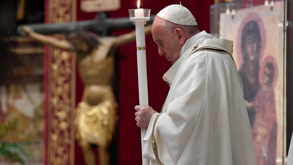 Veglia di Pasqua, il Papa: "Non abbiate paura, riconquistate diritto a speranza"
