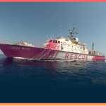 Migranti, 89 persone salvate nel Mediterraneo dalla nave di Banksy