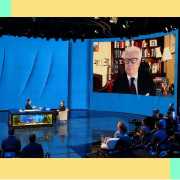 Ken Follett: “Sta morendo la democrazia, i Paesi perdono la propria libertà” 2 Ken Follett: “Sta morendo la democrazia, i Paesi perdono la propria libertà”
