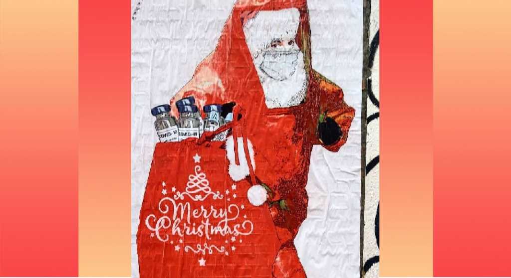 "Babbo Natale ai tempi del Covid" porta il vaccino: il murale a Milano
