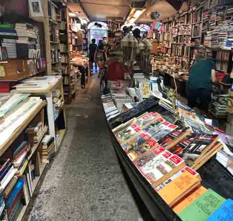 Libreria Acqua Alta – Venezia, Italia