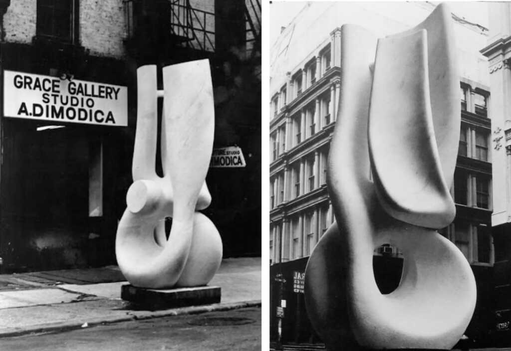 Una monumentale scultura in marmo di Carrara di Di Modica lasciata fuori dal suo studio affittato in Grand Street. New York 1976