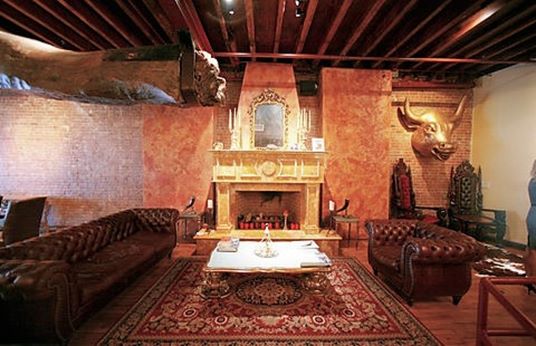 Alcuni pezzi di A.D.M. arredano il lussuoso loft newyorkese del conte Roffredo Caetani Lovatelli.