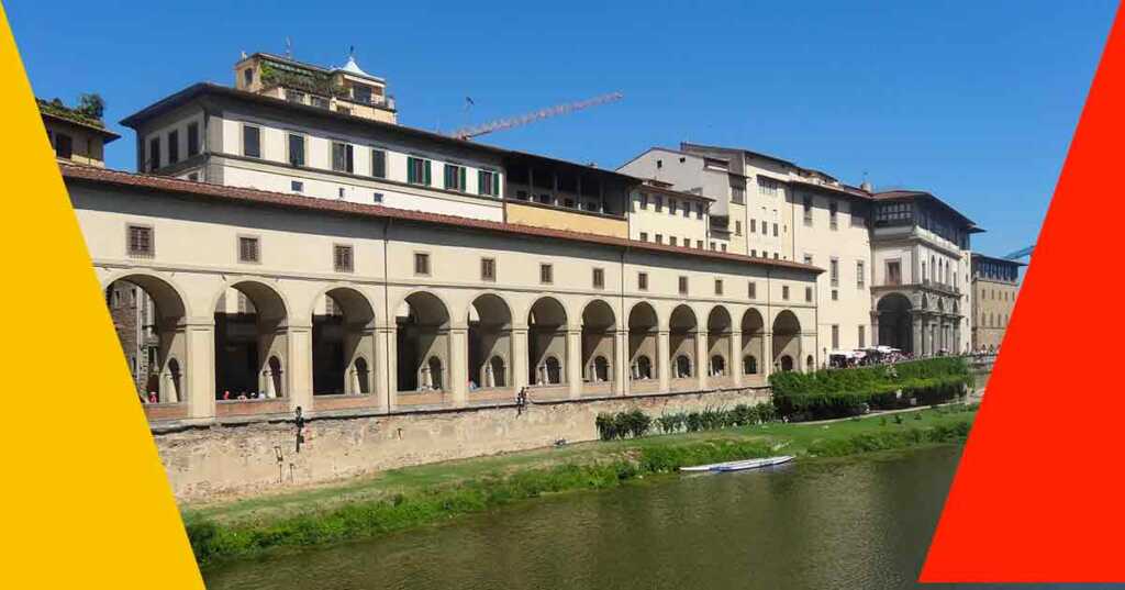 Il Corridoio Vasariano di Firenze imbrattato da vandali
