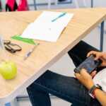 Regole a scuola, dress code per 8 studenti su 10 e smartphone vietati