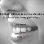I versi di Alberto Moravia sull'importanza del sorriso