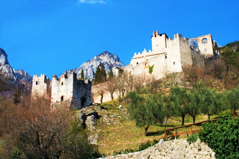800px Castello di Avio 01 1
