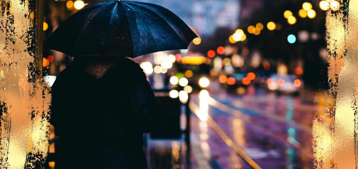 “Ascoltavo la pioggia” di Alda Merini, la dolce malinconia dell’autunno