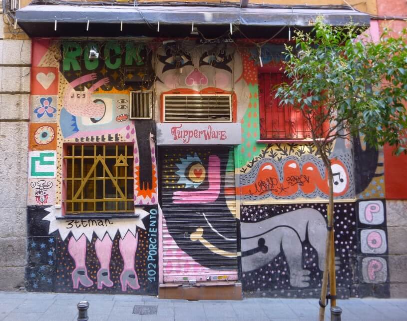 Murales sulle serrande di Madrid. È l'iniziativa di Pintamalasaña