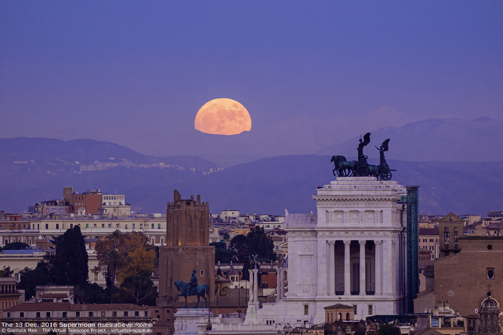 Moonrise AltarePatria Rome 13dec2016 web