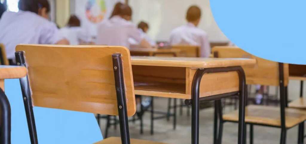 Frasi motivazionali al posto dei voti, l'innovativo metodo educativo del maestro di Palermo