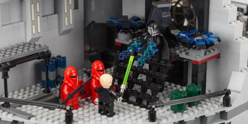 Una galassia di colorati mattonici Lego in mostra a Monza
