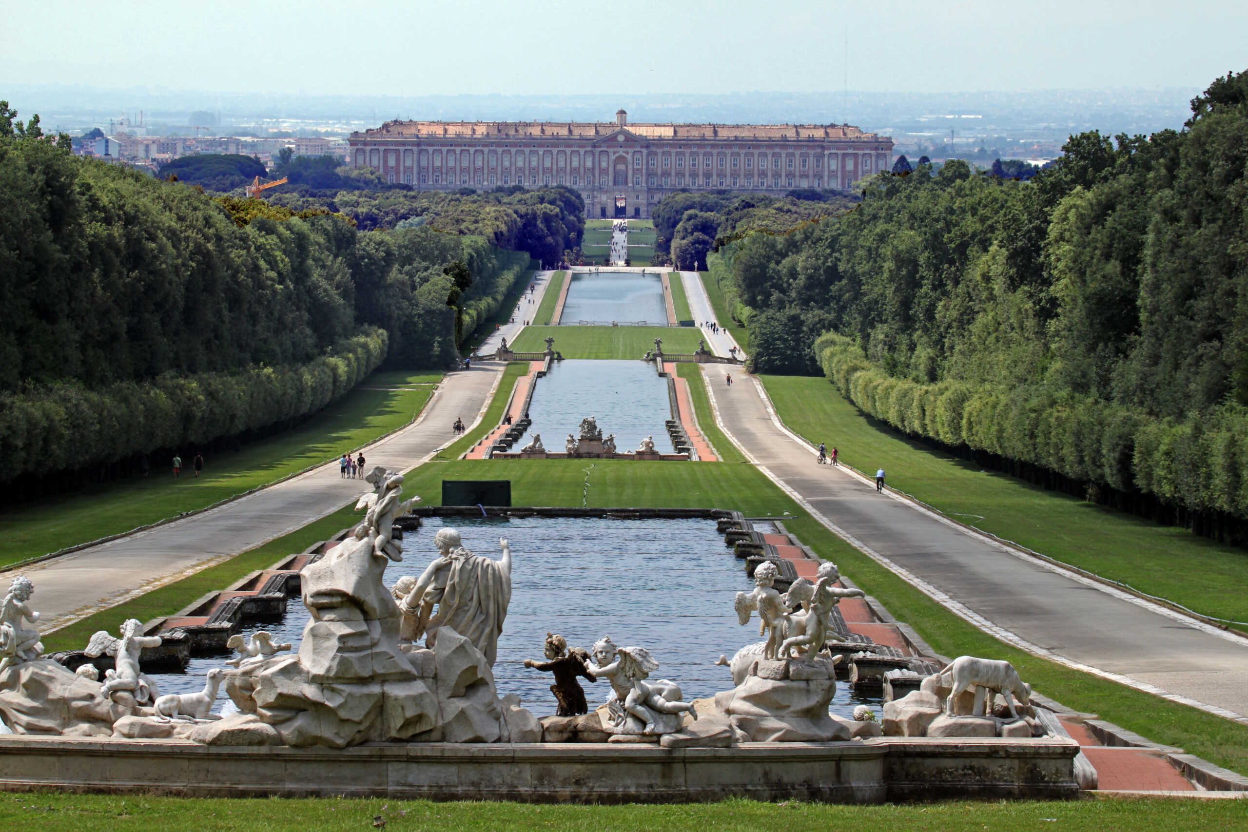 Musei gratis la prima domenica del mese, ecco cosa vedere il 4 agosto 9 Reggia di Caserta prospettiva dalla fontana di Venere e Adone panoramio scaled