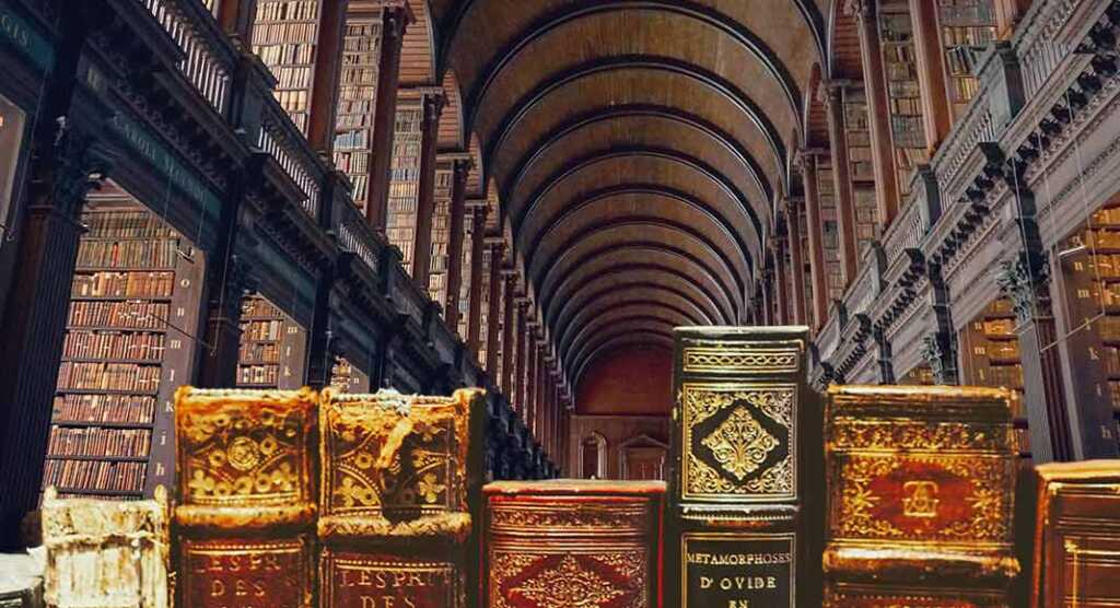 Robin Books, l'uomo che rubava i libri per pagare i restauri della biblioteca