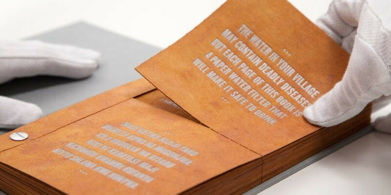 The Drinkable Book, il libro che purifica l'acqua