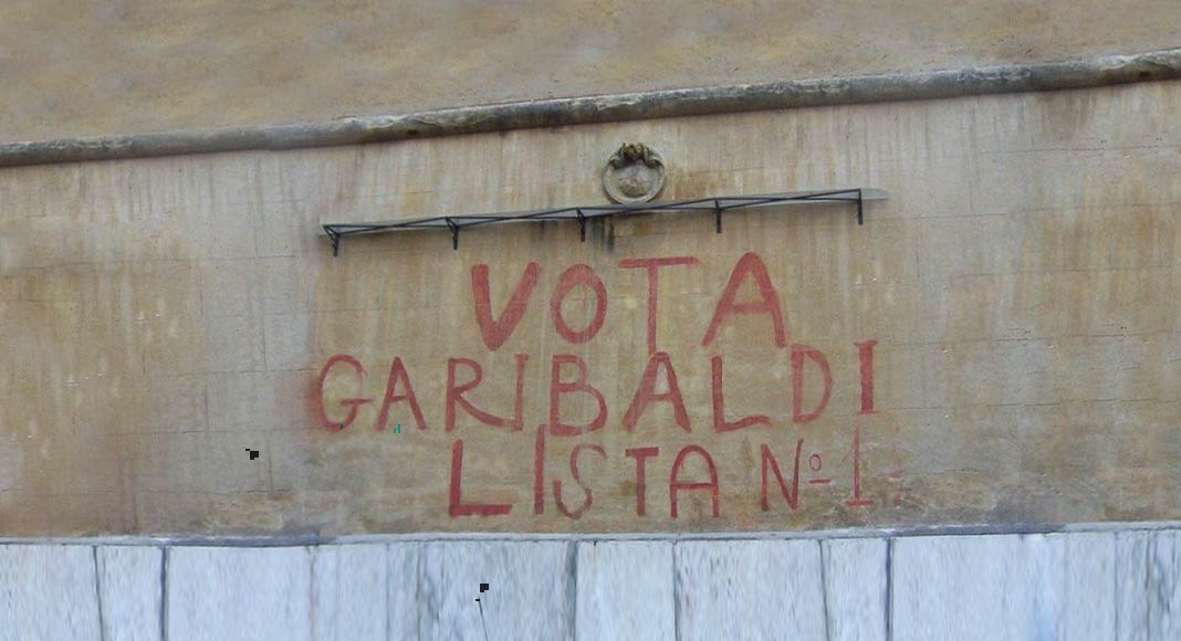 "Vota Garibaldi", cancellata scritta storica a Roma 8 Vota Garibaldi, cancellata scritta storica a Roma