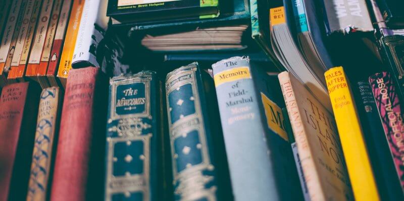 Giornata mondiale del libro, gli italiani leggono usato