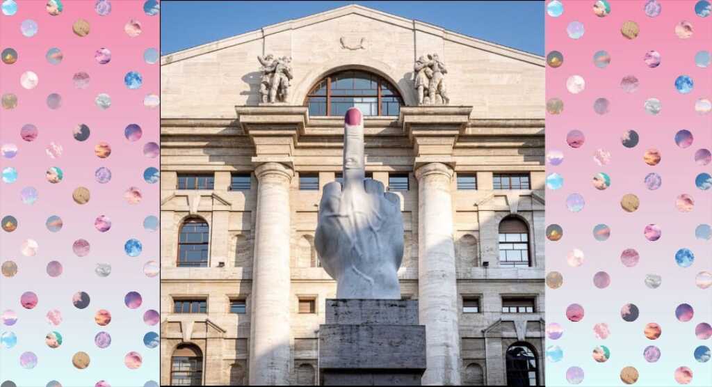 Un-unghia-rosa-per-il-dito-di-Cattelan-a-Milano