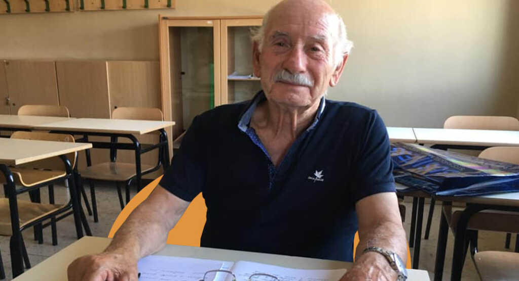 Fa l'esame di terza media a 83 anni per leggere le favole ai nipoti