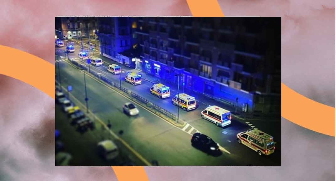 Ambulanze incolonnate in strada, la foto simbolo della seconda ondata 9 Ambulanze incolonnate in strada, la foto simbolo della seconda ondata