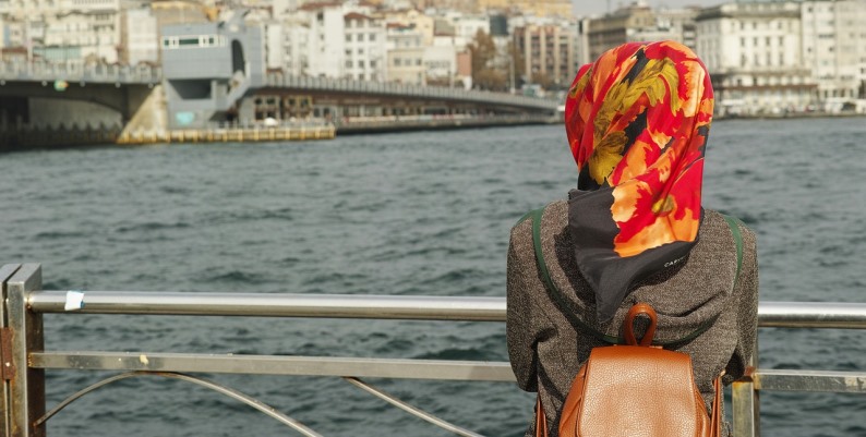 Il foulard rosso - Racconto di Ottavia Bettelli