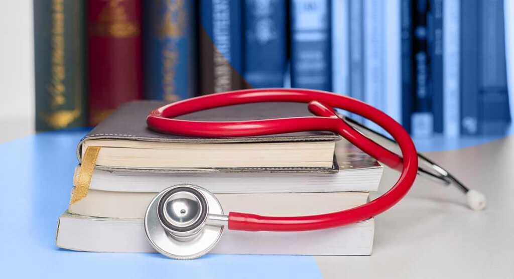 historica-giubilei-dona-100-libri-ospedali