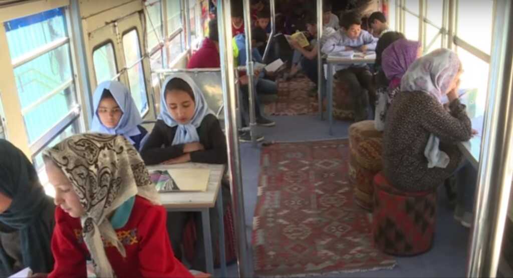 Kabul, un bus per il cervello