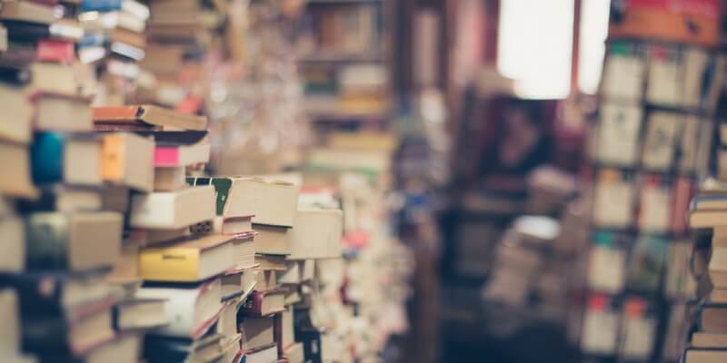 18 cose che fa chi non riesce a smettere di comprare libri