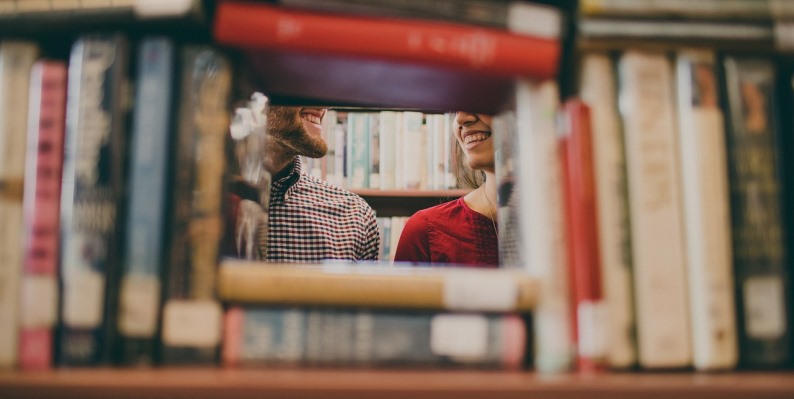 Giornata Mondiale del Sorriso, ecco 6 libri che vi faranno morire dal ridere