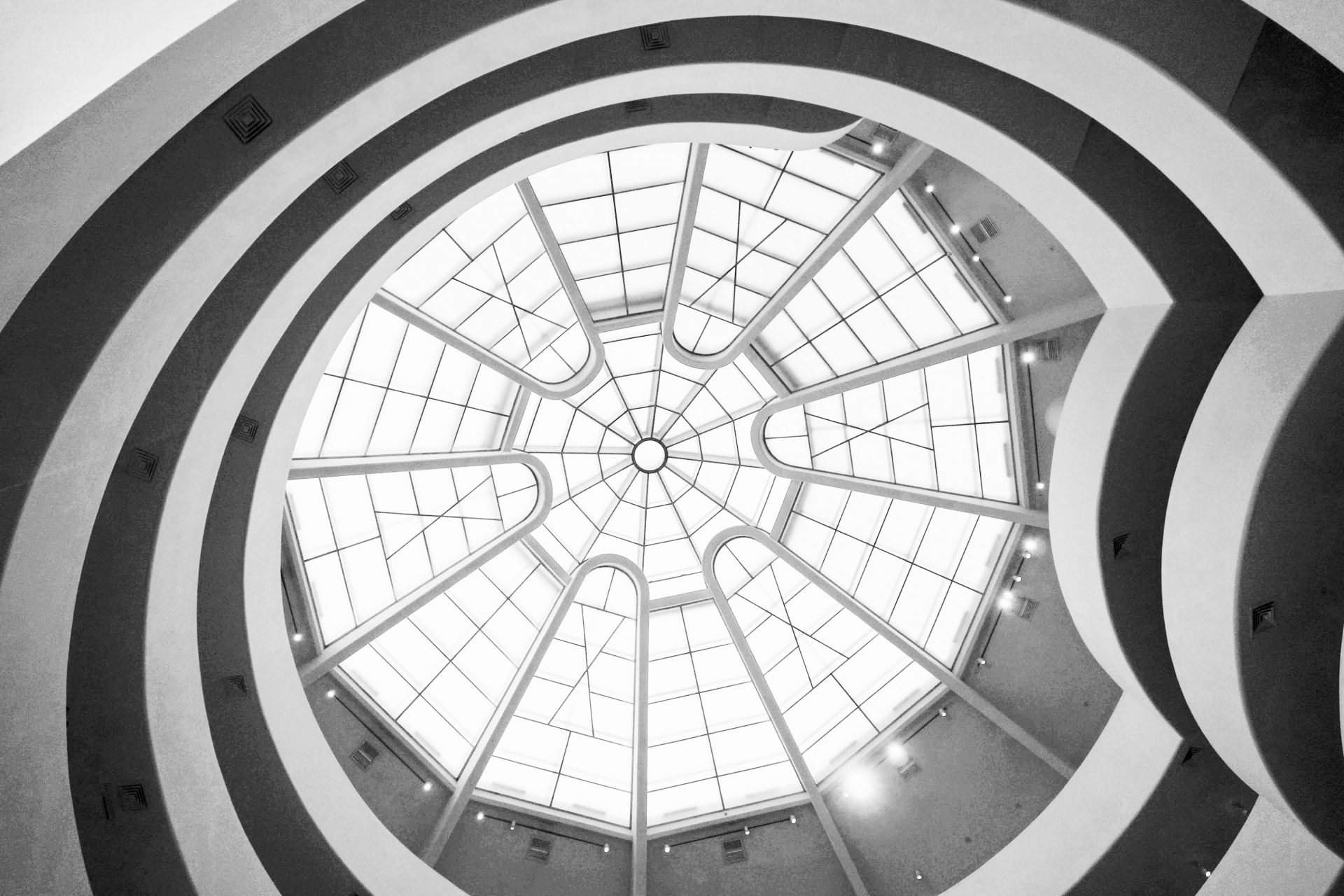 Il Guggenheim Museum di New York compie 60 anni 4 micaela parente 672106 unsplash 1