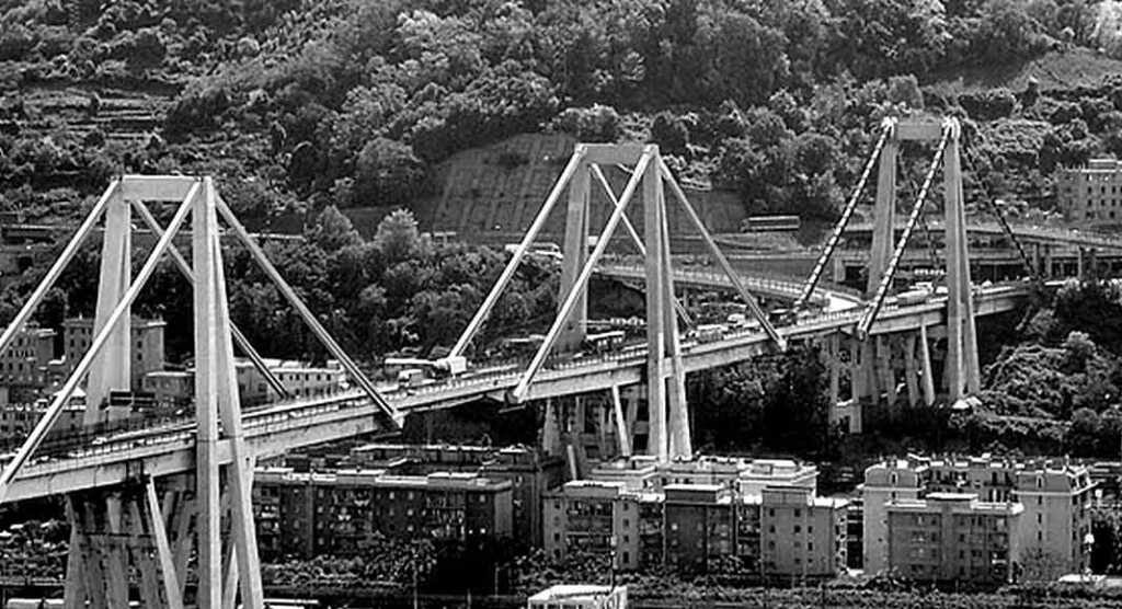 Una poesia per Genova: "Tutto crolla tranne noi. Genova, tornerai più bella"
