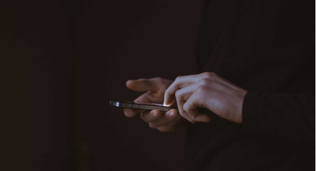 Scrive un romanzo su WhatsApp e riceve un premio letterario